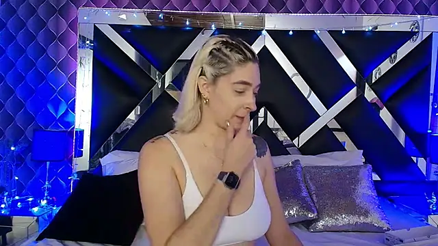 victoriaa lee  online show from March 15, 7:20 pm