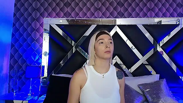 victoriaa lee  online show from March 26, 7:08 pm