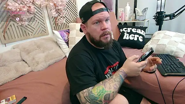 xBuzzRightHerex online show from January 17, 9:36 am