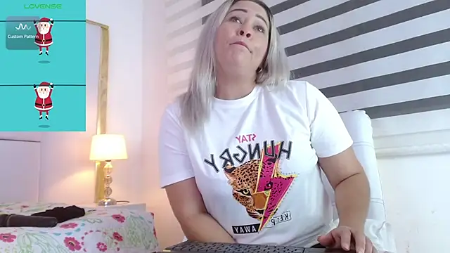 Snapshot of WANDAFOXX1 chatting on January 8, 1:00 am WANDAFOXX1 online show from January 8, 1:00 am