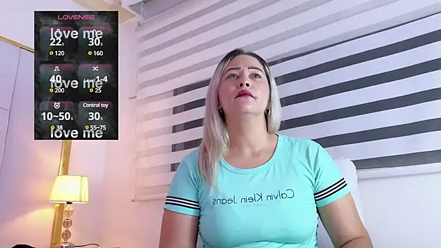 Snapshot of WANDAFOXX1 chatting on January 28, 5:00 am WANDAFOXX1 online show from January 28, 5:00 am