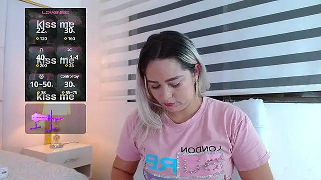 Snapshot of WANDAFOXX1 chatting on January 31, 3:30 am WANDAFOXX1 online show from January 31, 3:30 am