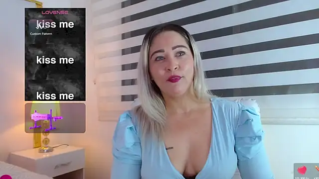 Snapshot of WANDAFOXX1 chatting on February 1, 4:03 am WANDAFOXX1 online show from February 1, 4:03 am