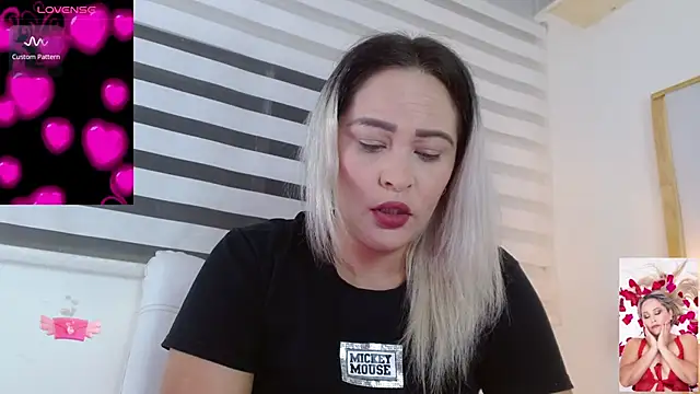 Snapshot of WANDAFOXX1 chatting on March 13, 2:49 am WANDAFOXX1 online show from March 13, 2:49 am