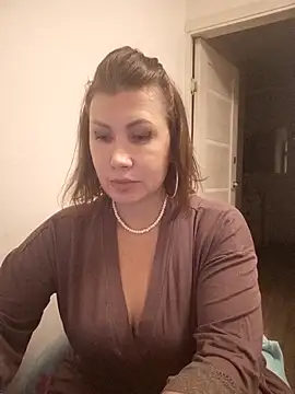 Snapshot of ROXOLANAA_SEXY chatting on October 23, 8:40 pm ROXOLANAA SEXY online show from October 23, 8:40 pm