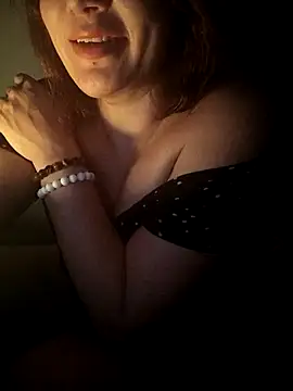 Snapshot of ROXOLANAA_SEXY chatting on October 25, 10:26 pm ROXOLANAA SEXY online show from October 25, 10:26 pm