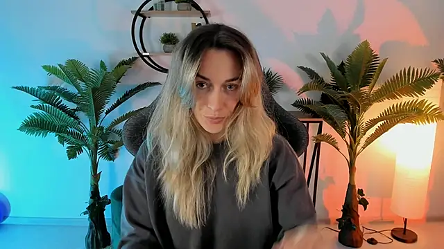 RebeccaMartinez online show from December 15, 5:23 am