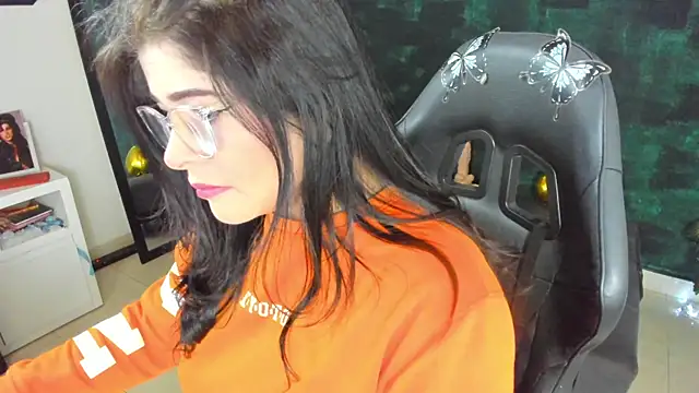 BellaFlaming online show from December 20, 11:00 am