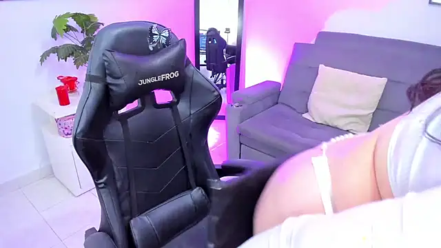 BellaFlaming online show from February 8, 3:42 pm