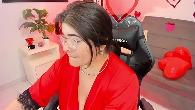 BellaFlaming online show from February 14, 6:40 pm