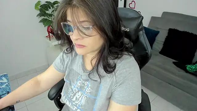 BellaFlaming online show from March 17, 10:17 am