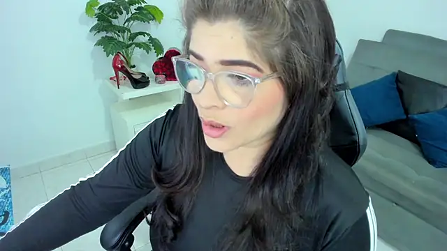 BellaFlaming online show from March 20, 10:10 am