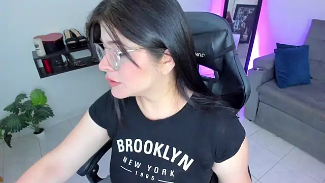 BellaFlaming online show from September 20, 11:11 am