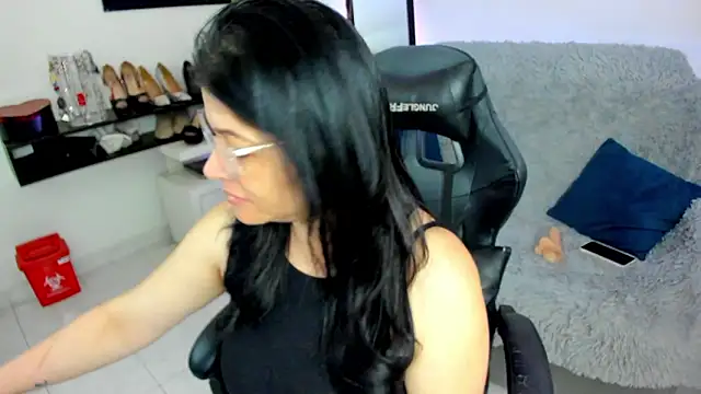 BellaFlaming online show from March 13, 10:44 am