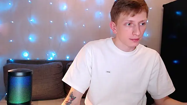 juliaanddima online show from October 8, 9:01 pm