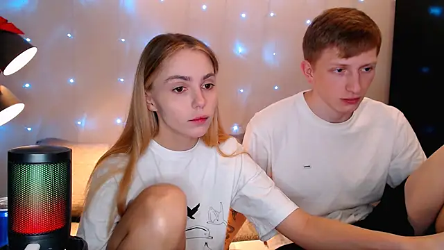 juliaanddima online show from October 14, 9:48 pm