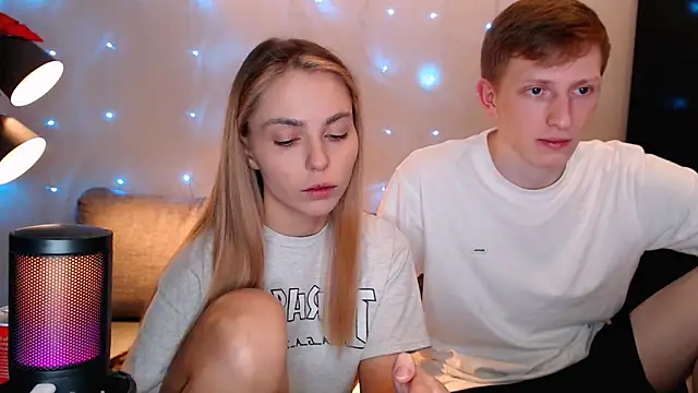 juliaanddima online show from October 15, 10:43 pm