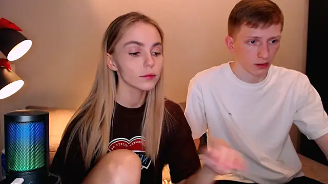 juliaanddima online show from November 11, 10:10 pm