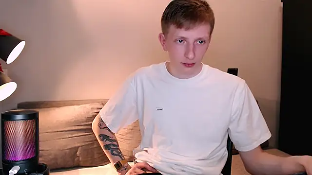 juliaanddima online show from December 1, 9:09 pm