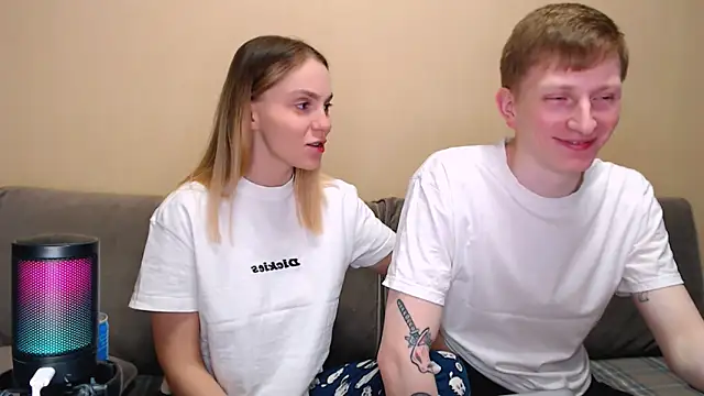 juliaanddima online show from April 14, 10:27 pm