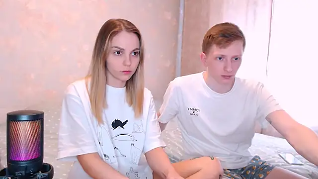 juliaanddima online show from May 21, 8:32 am