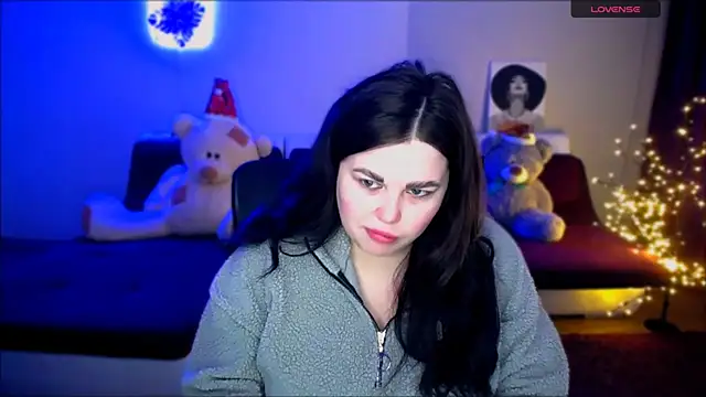 Emily Mo online show from December 7, 7:05 am