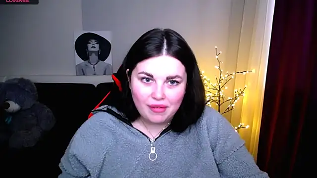 Emily Mo online show from February 25, 12:45 pm