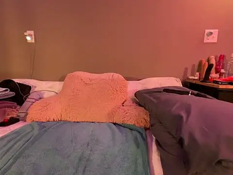 1Lustfully yours online show from April 14, 3:07 pm