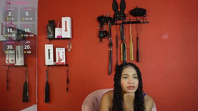 Snapshot of Anais_aradia chatting on December 5, 9:17 pm Anais aradia online show from December 5, 9:17 pm