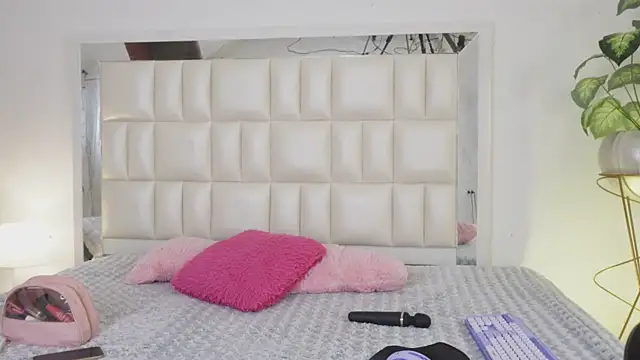 Snapshot of Anais_aradia chatting on March 15, 6:14 am Anais aradia online show from March 15, 6:14 am