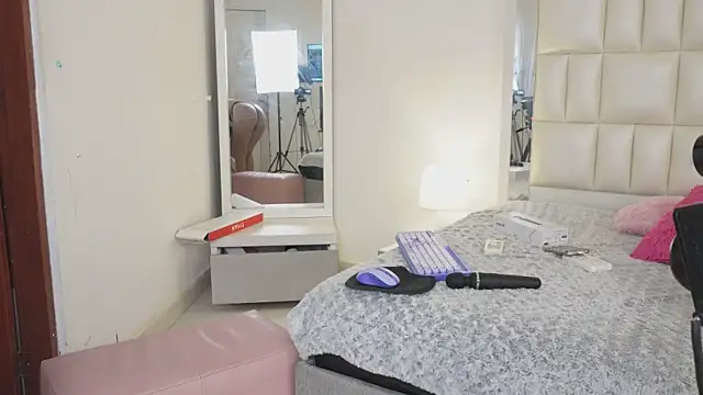 Snapshot of Anais_aradia chatting on March 18, 7:41 am Anais aradia online show from March 18, 7:41 am