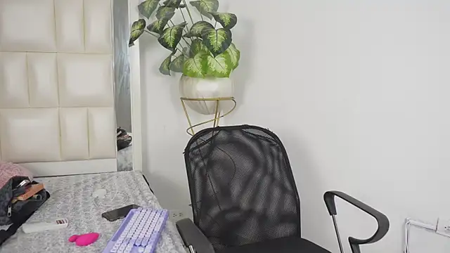 Snapshot of Anais_aradia chatting on September 26, 4:49 am Anais aradia online show from September 26, 4:49 am