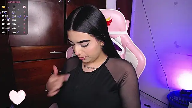 eva six online show from November 18, 11:15 pm