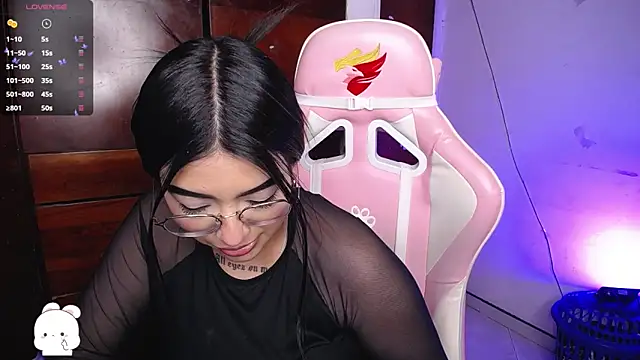 eva six online show from November 19, 9:04 pm