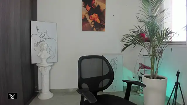 Snapshot of liah_v chatting on January 22, 7:45 pm liah v online show from January 22, 7:45 pm