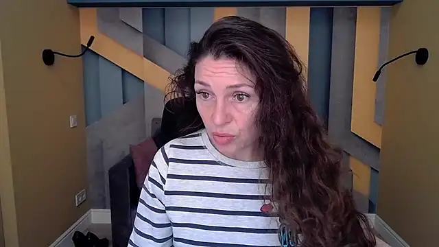 EllaLong online show from October 28, 12:30 pm