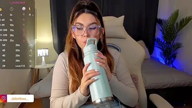 dakottaa  online show from October 22, 11:26 pm