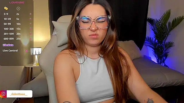 dakottaa  online show from November 13, 11:36 pm