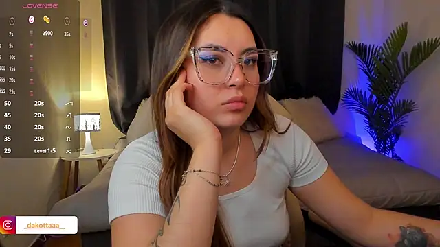 dakottaa  online show from December 1, 11:32 pm