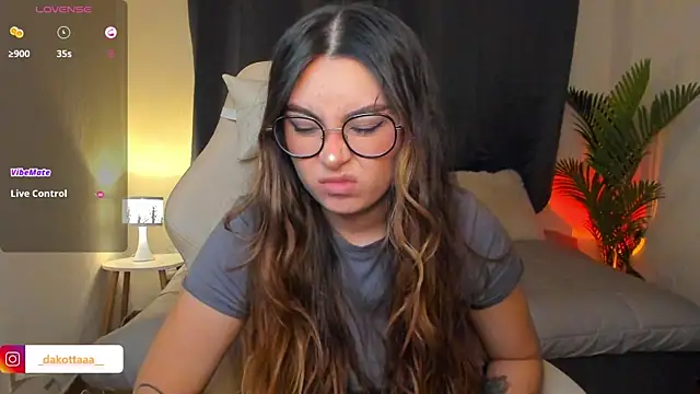 dakottaa  online show from March 20, 12:04 am