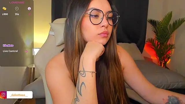 dakottaa  online show from March 27, 11:37 pm