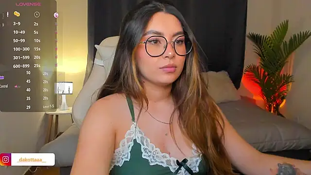 dakottaa  online show from April 11, 11:42 pm