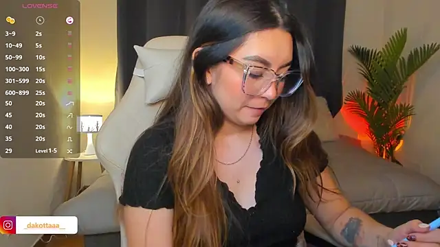 dakottaa  online show from April 13, 11:32 pm