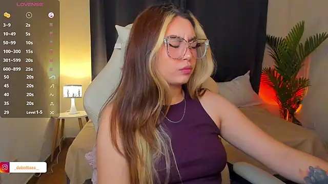 Snapshot of dakottaa_ chatting on July 8, 11:31 pm dakottaa online show from July 8, 11:31 pm