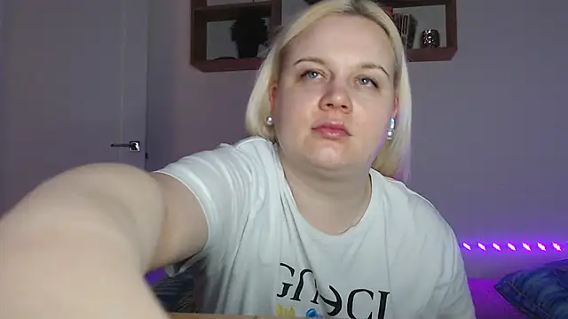 Karolina love  online show from February 17, 1:02 am