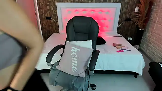 kitty  horny online show from January 18, 11:21 am