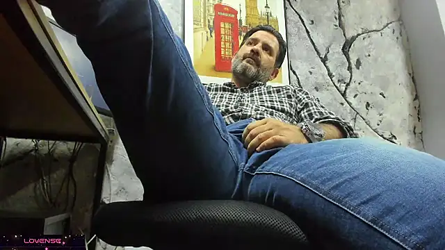 Maxi TheBigDaddy online show from December 3, 11:58 pm