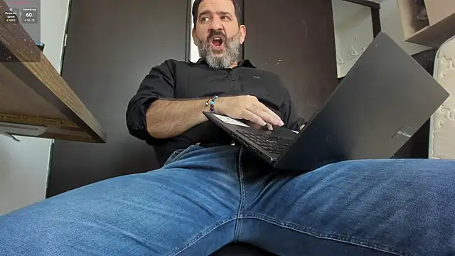 Snapshot of Maxi_TheBigDaddy chatting on May 26, 1:07 pm Maxi TheBigDaddy online show from May 26, 1:07 pm