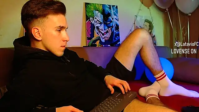 Snapshot of Midnighter_ chatting on December 7, 5:59 am Midnighter online show from December 7, 5:59 am