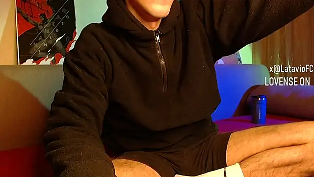 Snapshot of Midnighter_ chatting on December 16, 6:43 am Midnighter online show from December 16, 6:43 am